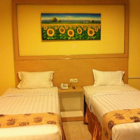 Hotel Paramount Biringkanya Exterior photo