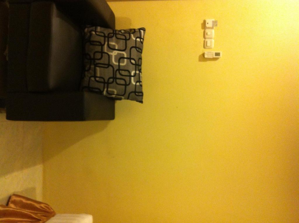 Hotel Paramount Biringkanya Room photo