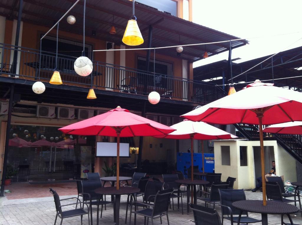 Hotel Paramount Biringkanya Exterior photo